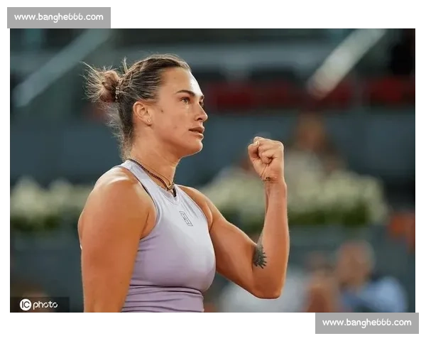 萨巴伦卡首盘 6-2 领先遭争议暂停，柏林站因场地湿滑中断